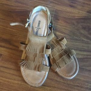 Women’s fringe Minnetonka fringe sandals brown 6